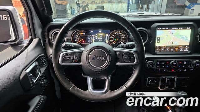 Jeep Wrangler 2021 — ფოტო 13/20