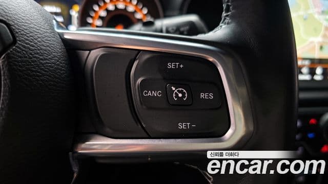 Jeep Wrangler 2021 — ფოტო 19/20