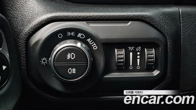 Jeep Wrangler 2021 — ფოტო 20/20