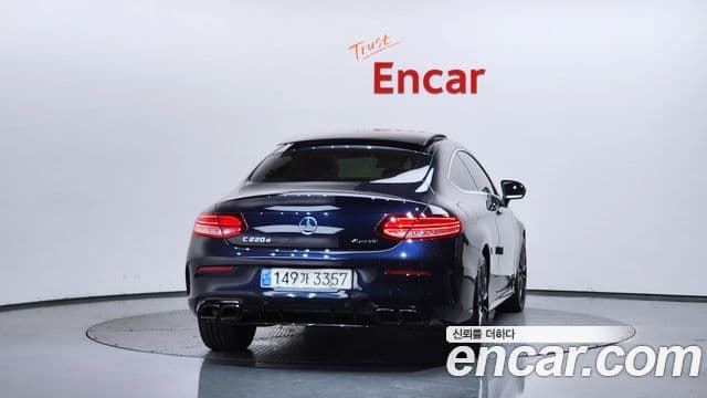 Mercedes-Benz C-Class 2019 — ფოტო 4/20