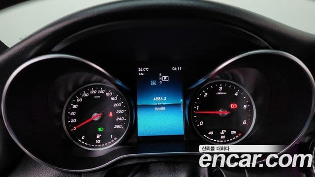 Mercedes-Benz C-Class 2019 — ფოტო 8/20