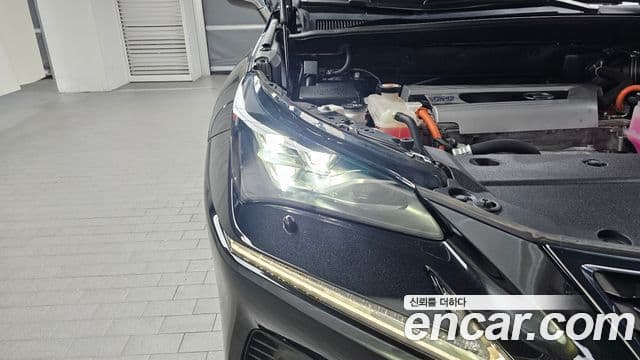 Lexus NX300h 2021 — Photo 3/30
