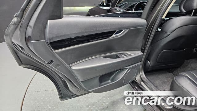Genesis G80 2022 — Şəkil 30/31