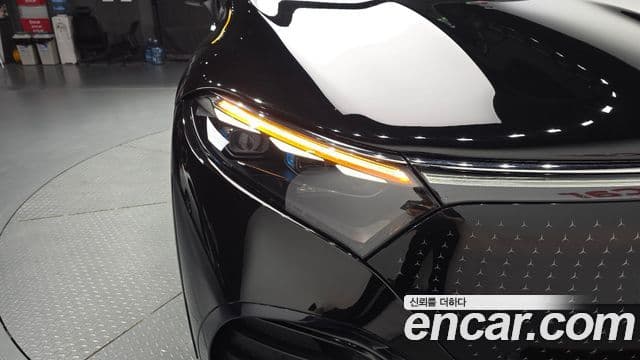 Mercedes-Benz EQS SUV 2023 — ფოტო 19/35