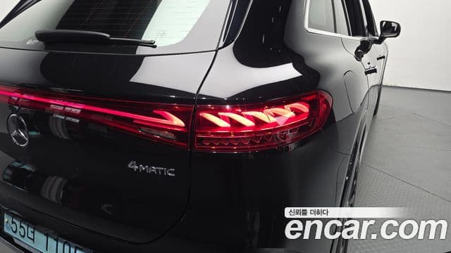 Mercedes-Benz EQS SUV 2023 — ფოტო 32/35