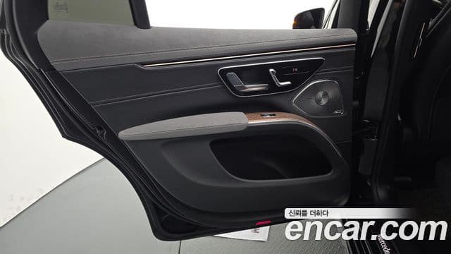 Mercedes-Benz EQS SUV 2023 — ფოტო 6/35