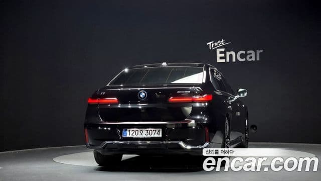 BMW i7 2024 — ფოტო 13/20
