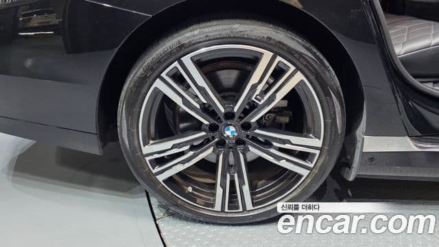 BMW i7 2024 — ფოტო 5/20