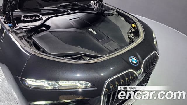 BMW i7 2024 — ფოტო 15/20