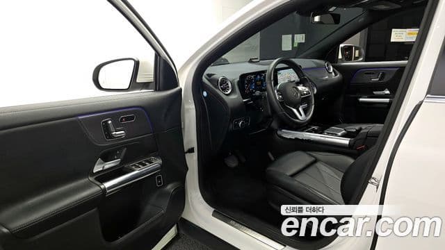 Mercedes-Benz GLA-Class 2021 — Фото 10/20