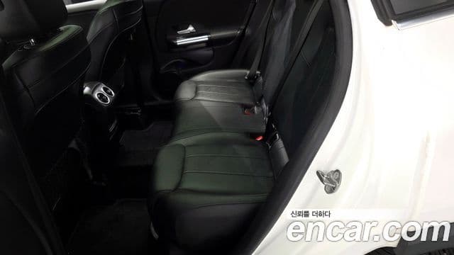 Mercedes-Benz GLA-Class 2021 — Фото 11/20