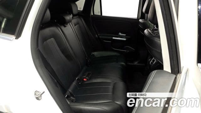Mercedes-Benz GLA-Class 2021 — Фото 12/20
