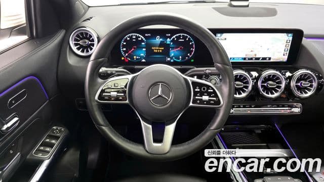 Mercedes-Benz GLA-Class 2021 — Фото 13/20
