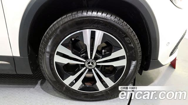 Mercedes-Benz GLA-Class 2021 — Photo 27/34