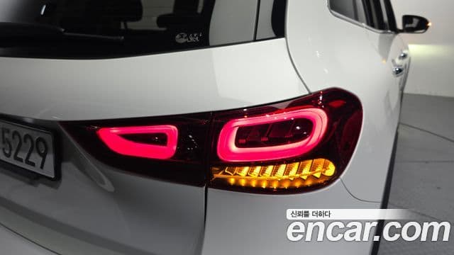 Mercedes-Benz GLA-Class 2021 — Photo 7/34