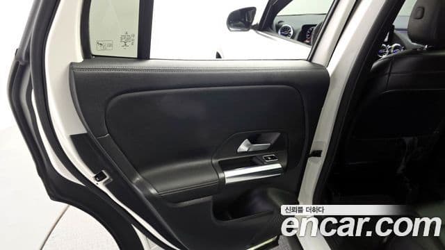 Mercedes-Benz GLA-Class 2021 — Photo 30/34