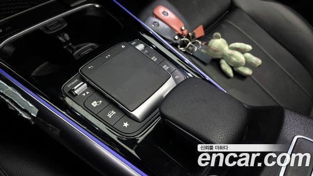 Mercedes-Benz GLA-Class 2021 — Photo 16/34