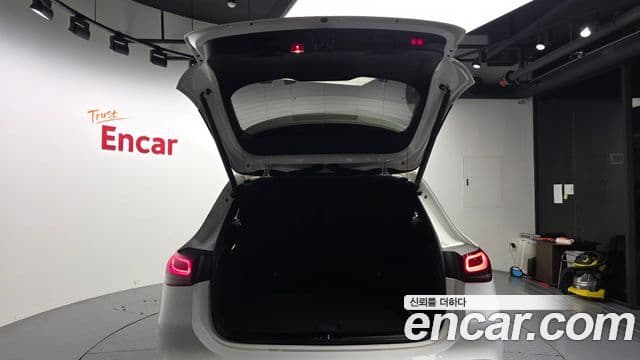 Mercedes-Benz GLA-Class 2021 — Photo 31/34