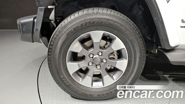 Jeep Wrangler 2020 — ფოტო 5/20
