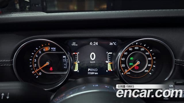 Jeep Wrangler 2020 — ფოტო 8/20