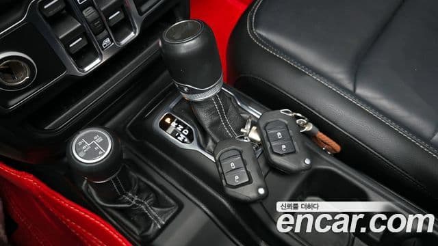 Jeep Wrangler 2020 — ფოტო 9/20