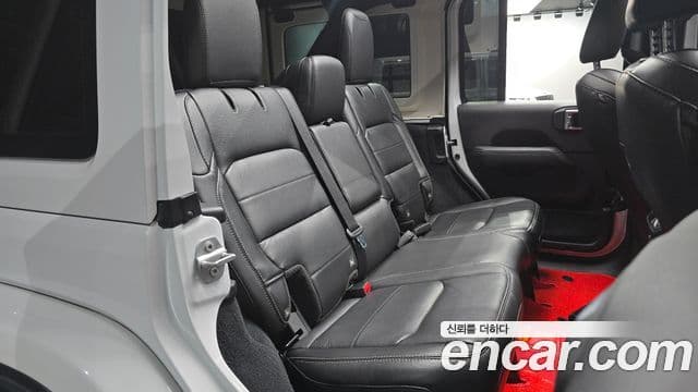Jeep Wrangler 2020 — ფოტო 12/20