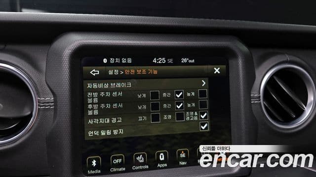 Jeep Wrangler 2020 — ფოტო 16/20