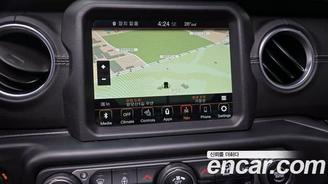 Jeep Wrangler 2020 — ფოტო 17/20