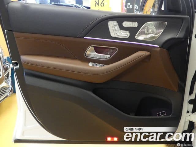 Mercedes-Benz GLS-Class 2025 — Photo 17/20