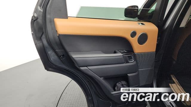Land Rover Range Rover Sport 2019 — Photo 9/38