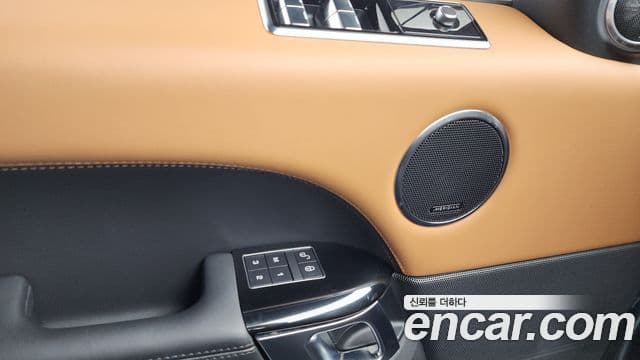 Land Rover Range Rover Sport 2019 — Photo 27/38