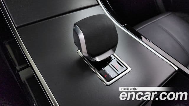 Land Rover Range Rover Velar 2025 — ფოტო 9/20