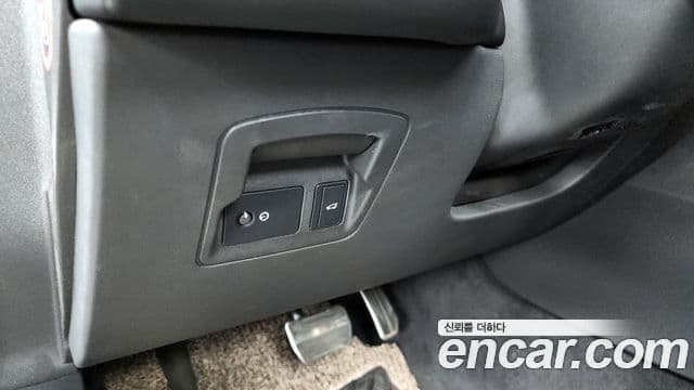 Land Rover Range Rover Velar 2025 — ფოტო 16/20