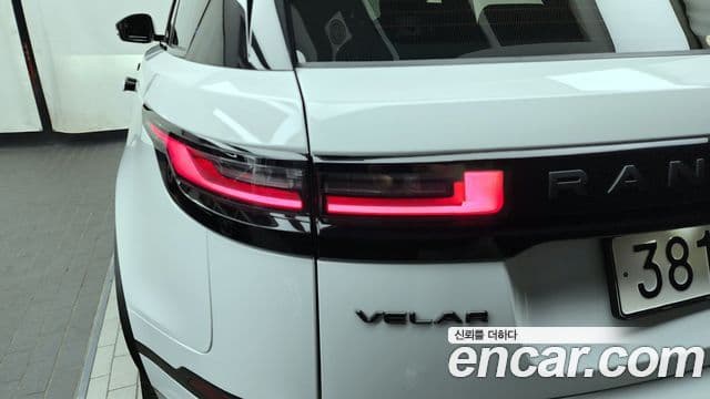 Land Rover Range Rover Velar 2025 — Photo 30/35