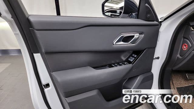 Land Rover Range Rover Velar 2025 — Photo 35/35