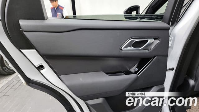 Land Rover Range Rover Velar 2025 — Photo 7/35