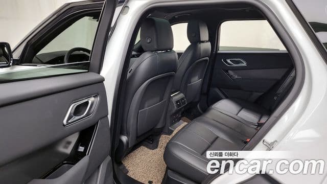 Land Rover Range Rover Velar 2025 — Photo 23/35