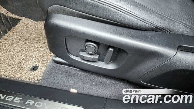 Land Rover Range Rover Velar 2025 — Photo 25/35