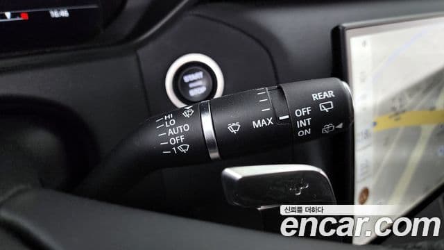 Land Rover Range Rover Velar 2025 — Photo 3/35