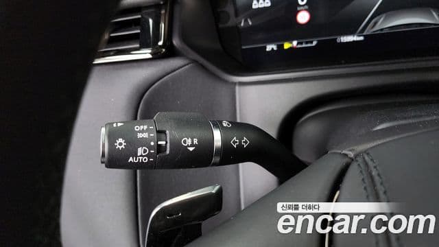Land Rover Range Rover Velar 2025 — Photo 29/35