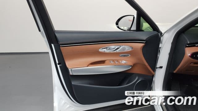 Genesis GV70 2021 — Photo 24/37