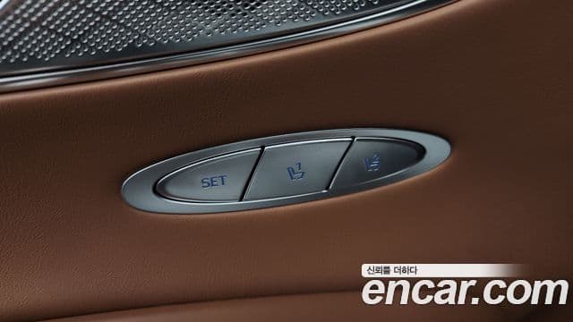 Genesis GV70 2021 — Photo 35/37