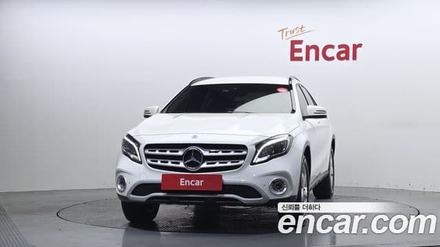 Mercedes-Benz GLA-Class 2019 — Şəkil 9/20