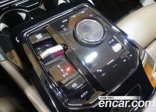 BMW 5 Series 2024 — ფოტო 8/20