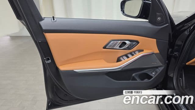 BMW 3 Series 2025 — Photo 32/33