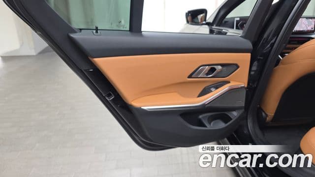 BMW 3 Series 2025 — Photo 19/33