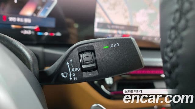 BMW 3 Series 2025 — Photo 24/33