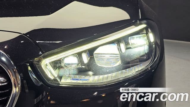 Mercedes-Benz S-Class 2022 — Photo 2/35