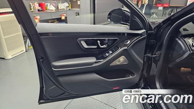 Mercedes-Benz S-Class 2022 — Photo 4/35