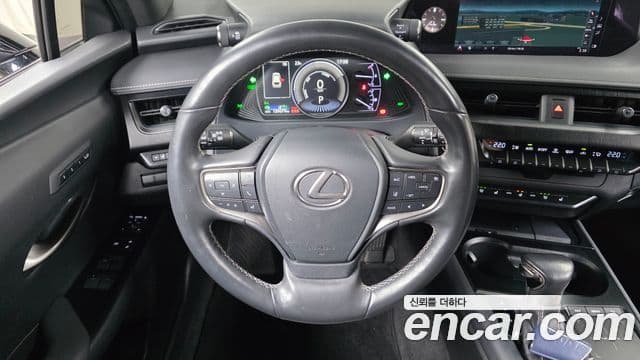 Lexus UX250h 2019 — ფოტო 14/20